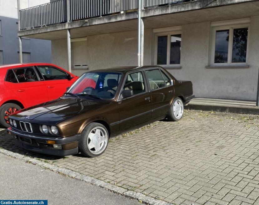 Oldtimer BMW E30 320i Limousine