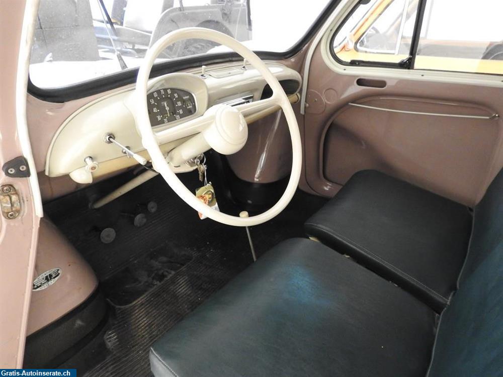Bild 10: Oldtimer Renault 4 CV Limousine