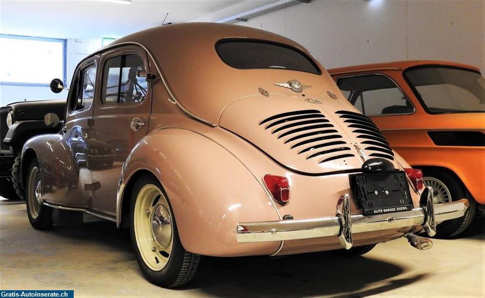 Bild 5: Oldtimer Renault 4 CV Limousine