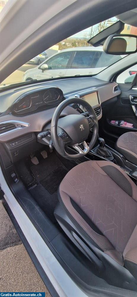 Bild 4: Occasion Peugeot 2008 1.2 Geländewagen