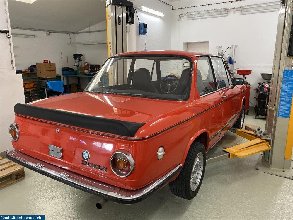 Bild 4: Oldtimer BMW 2002 Limousine