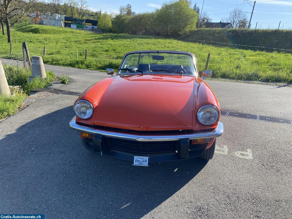 Bild 2: Oldtimer Triumph Spitfire 1500 Cabrio