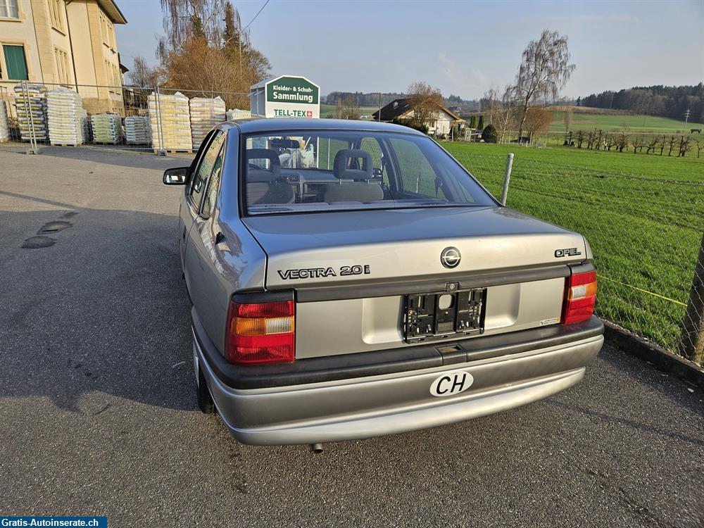 Bild 3: Oldtimer Opel Vectra A 2.0 Limousine